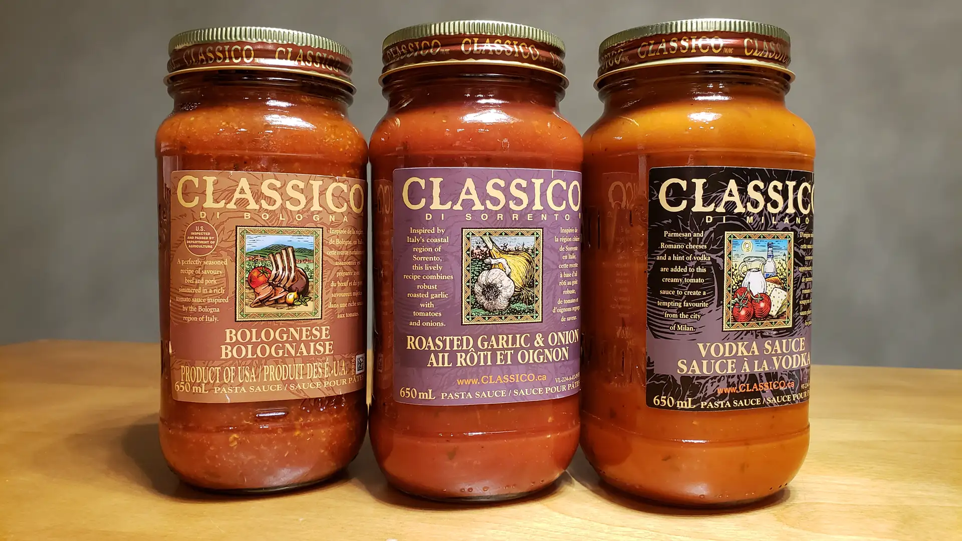 La sauce à spaghetti Classico est vendue dans des pots Mason Atlas de 650 ml. Pots Mason